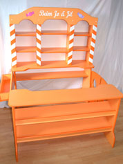 Kaufladen-orange-lackiert-Buche-Holz